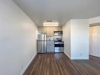 317 N 17th Drive - Photo 2